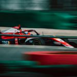 Cumbre de campeones en Baréin: Alcaraz visita a Alonso y Sainz con la vista puesta en la historia